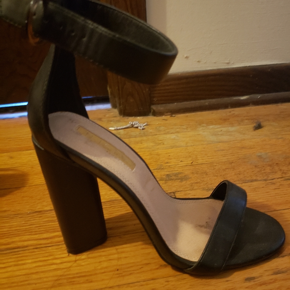 Liliana, size 8, black leather